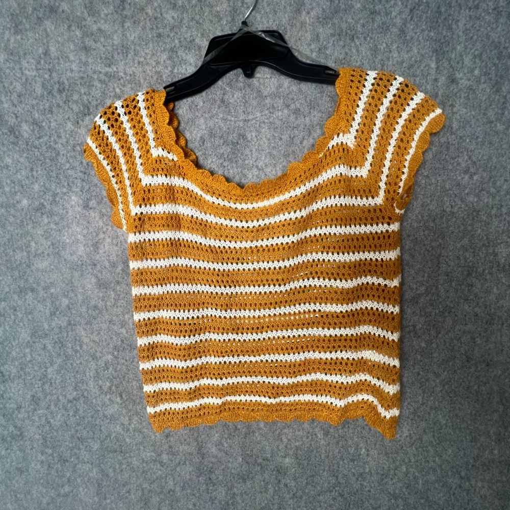 Ardene Women‎ Size Large Crotchet scalloped neck trim short sleeve top